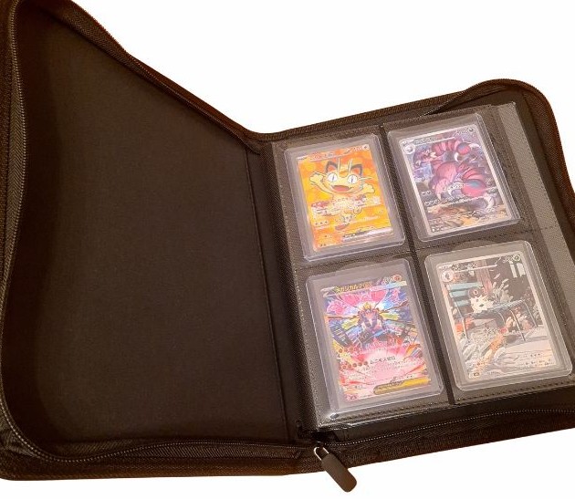 PVC-fri 4-pocket pärm med 112 kortplatser, anpassad för toploader och Pokémon-kort